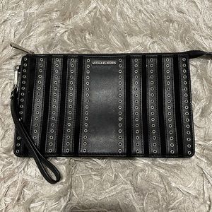 MICHAEL KORS wristlet